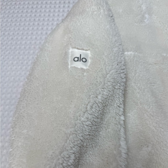 ALO Yoga Foxy Sherpa Jacket Ivory SZ Medium *missing removable hood* - Picture 4 of 9